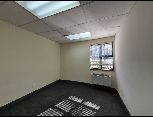 175M² OFFICE TO LET IN DUNKELD WEST
